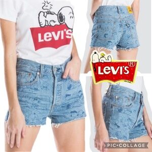 Levi’s x Peanuts Snoopy Print High-Rise Cutoff Denim Shorts Size W26